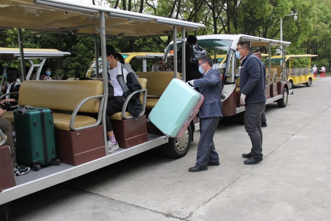 江南大學(xué)開學(xué)接送車